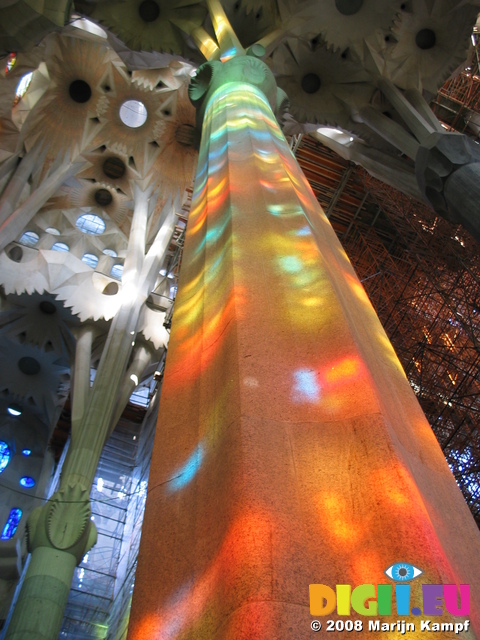 20713 Stained glass shadows on pillar